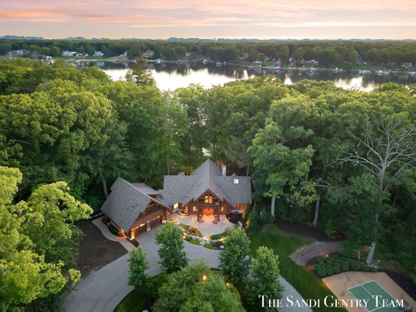 18131 N Fruitport Road, Spring Lake, MI 49456