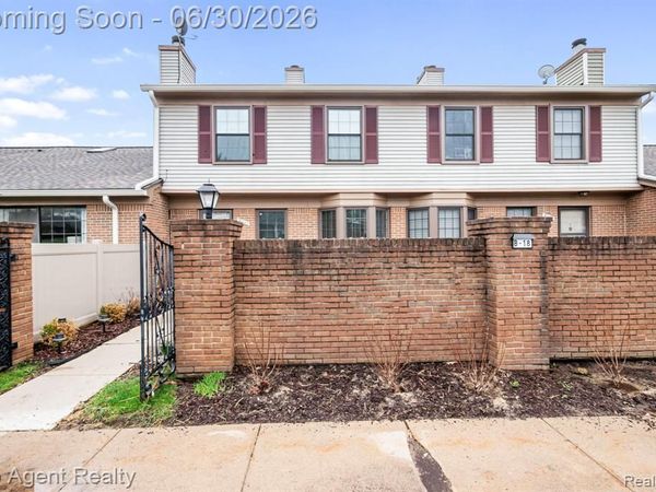 38887 Country Circle, Farmington Hills, MI 48331