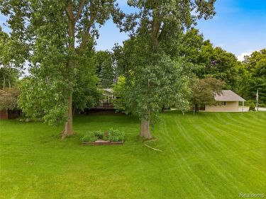 1995 Mitchell Lake Road, Attica Twp, MI 48412