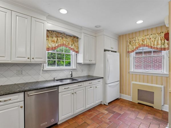 105 Stewart Avenue , Garden City, NY 11530