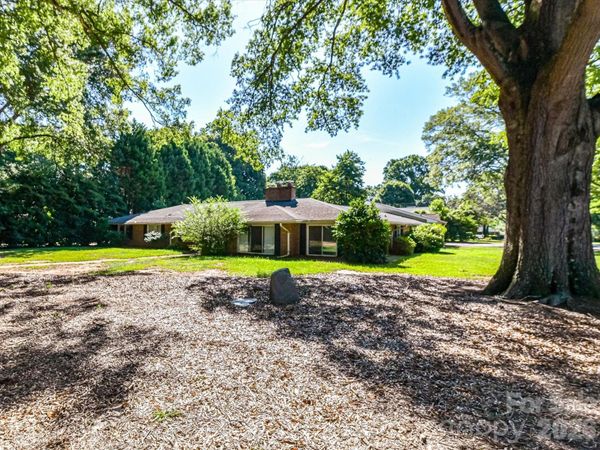 827 Lansdowne Road , Charlotte, NC 28270