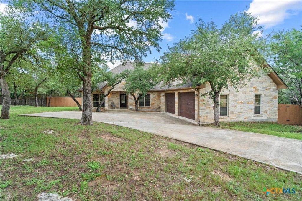 9 Caliche Court, Wimberley, TX 78676 Main Photo