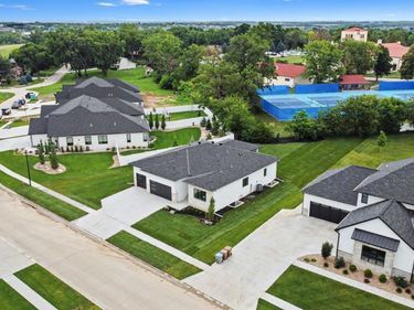 9160 Hillcrest Trail, Lincoln, NE 68510