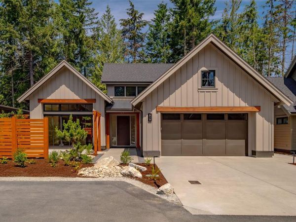 513 Hole-In-One Dr, Qualicum Beach, BC V9K 0B9