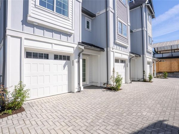 3907 Cedar Hill Rd , Unit #U8, Saanich, BC V8P 3Z8