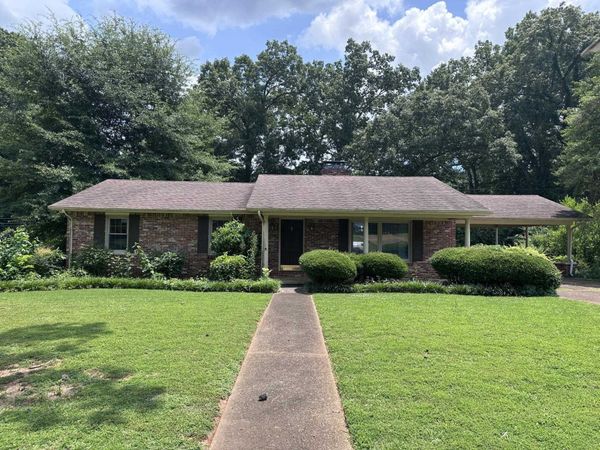 207 Oakhill Ave, Sheffield, AL 35660