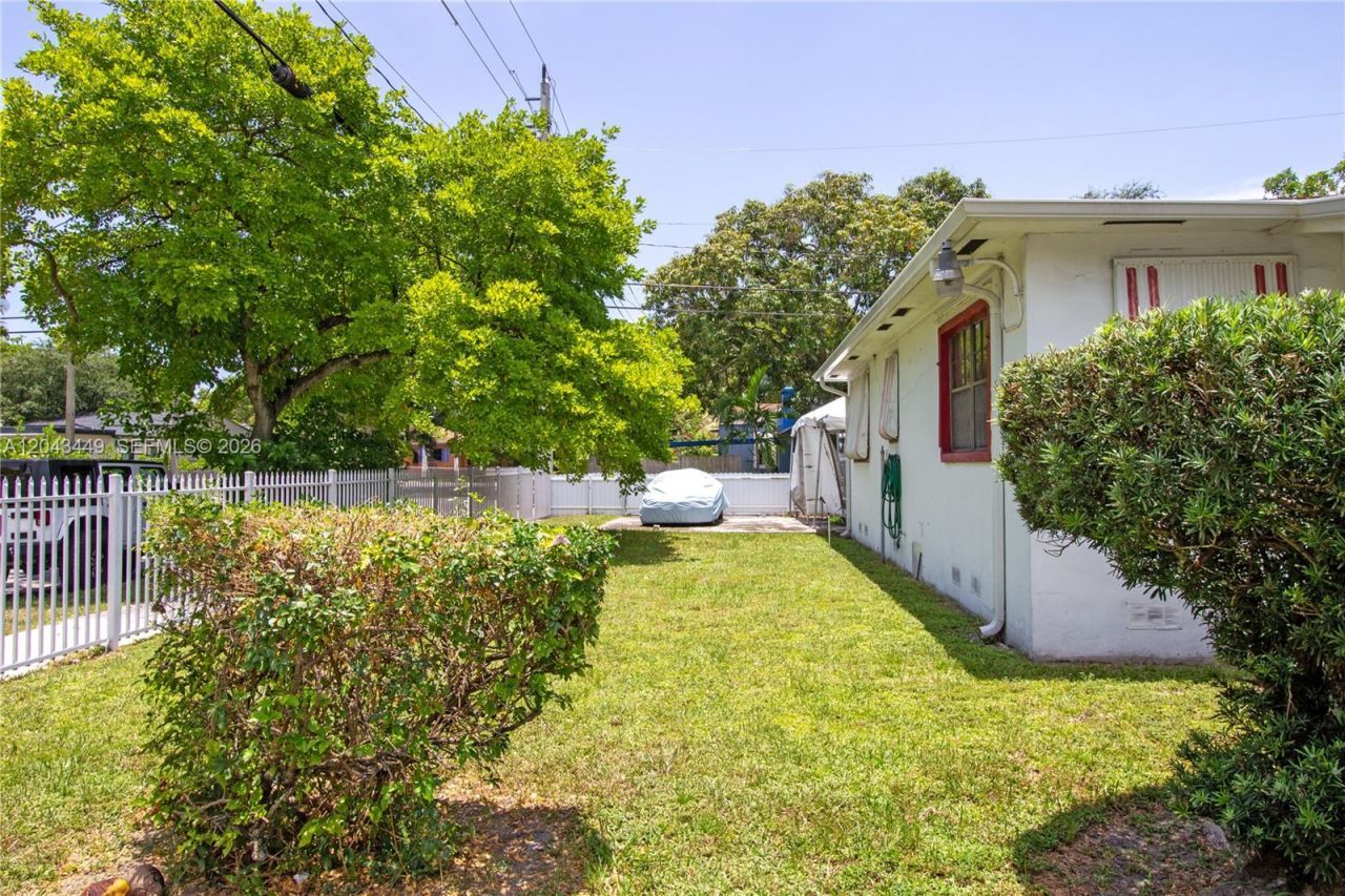 1000 NW 47th St , Miami, FL 33127 Photo