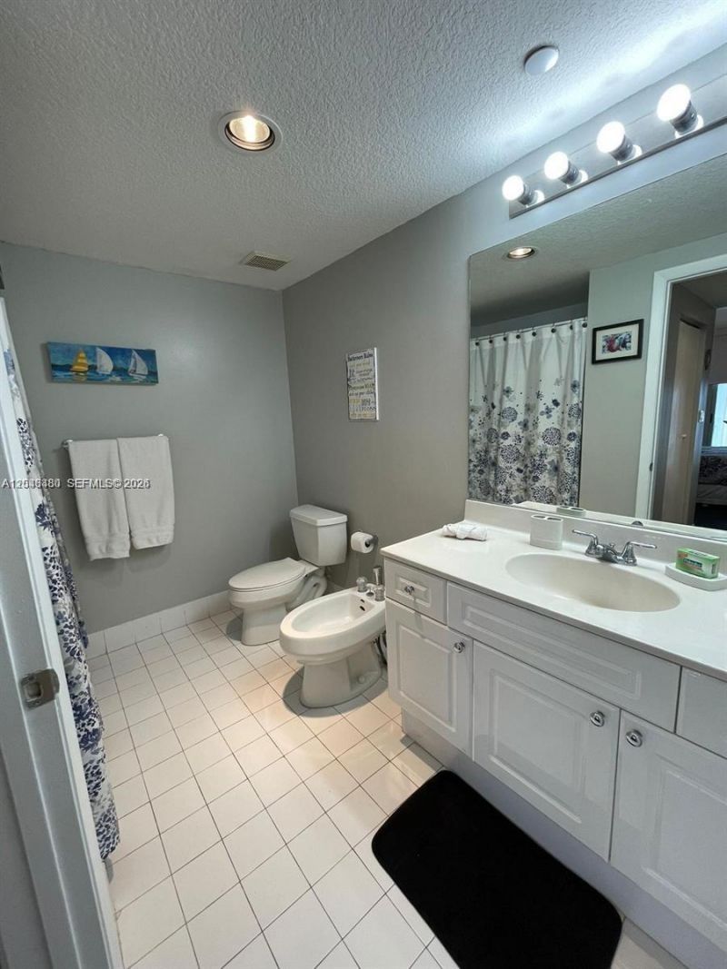 17050 N Bay Rd, Unit 407, Sunny Isles Beach, FL 33160 Photo