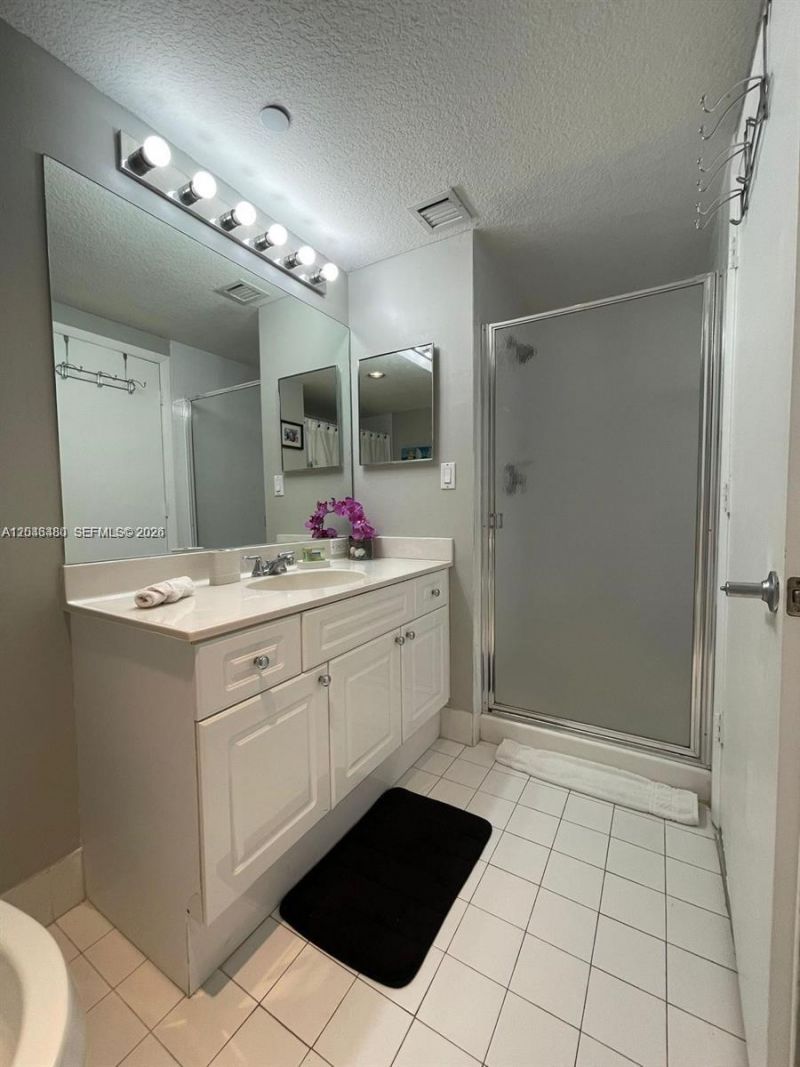 17050 N Bay Rd, Unit 407, Sunny Isles Beach, FL 33160 Photo