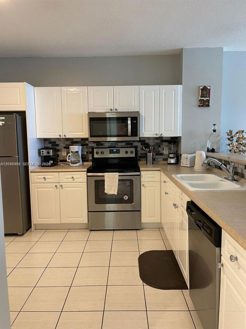 17050 N Bay Rd, Unit 407, Sunny Isles Beach, FL 33160 Photo