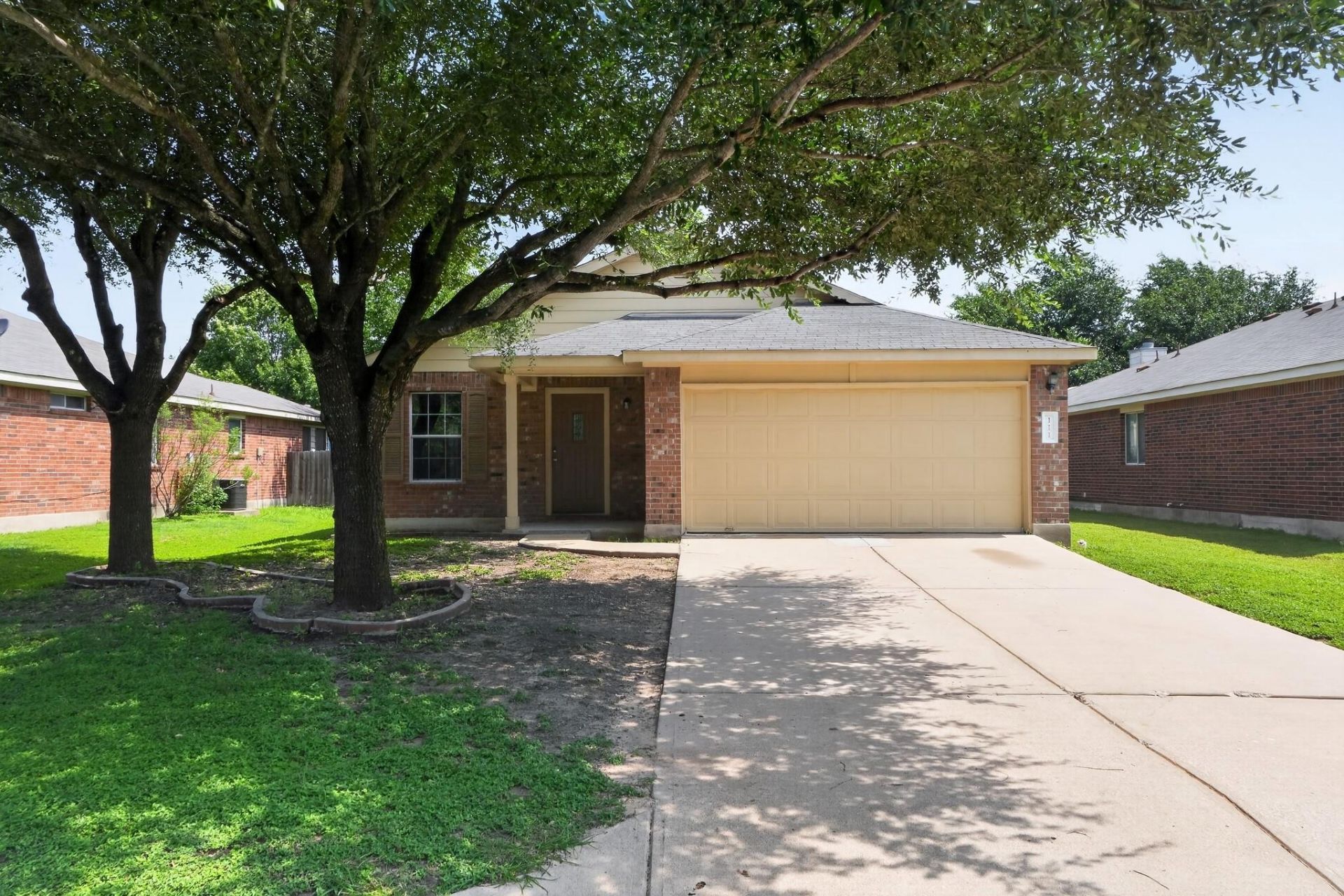 111 Mossy Rock Cv, Hutto, TX 78634 Main Photo