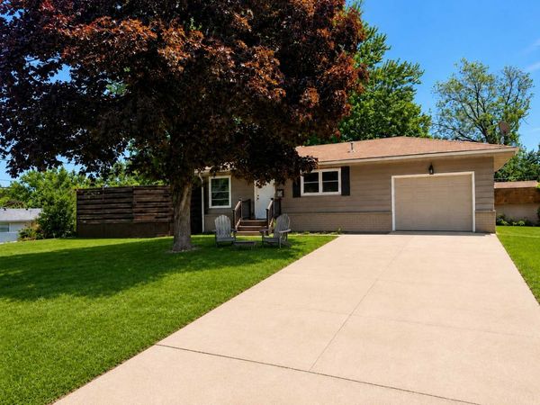 402 Sunset Court NE, Stewartville, MN 55976