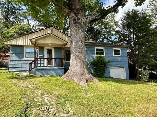 207 SPRINGDALE AVE, BECKLEY, WV 25801