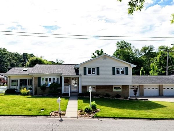 224 Country Club Blvd, Weirton, WV 26062