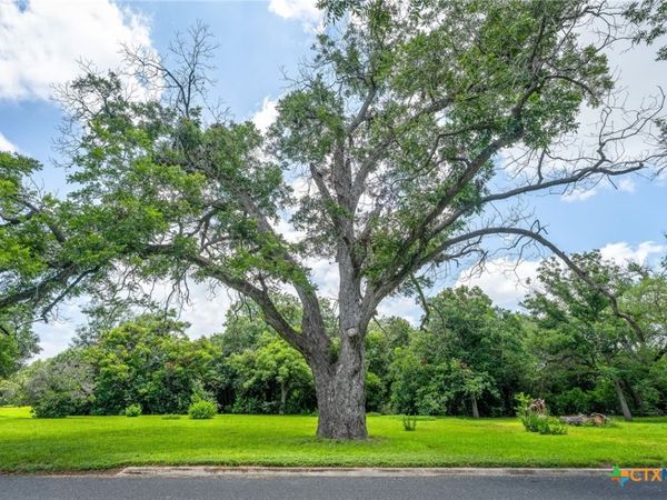 24 Glen Cove Drive , Seguin, TX 78155