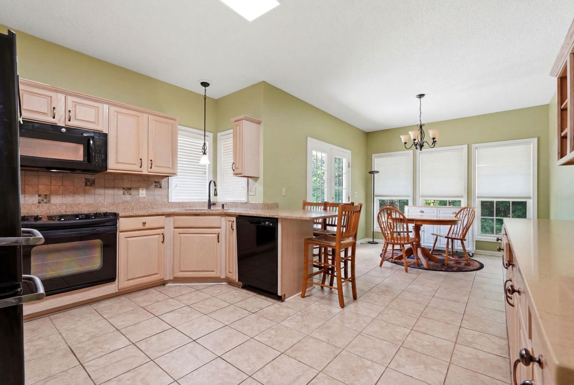 3092 Kings Ct. Photo 11