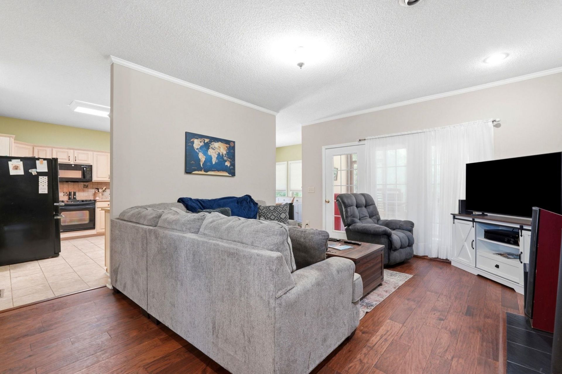 3092 Kings Ct. Photo 4
