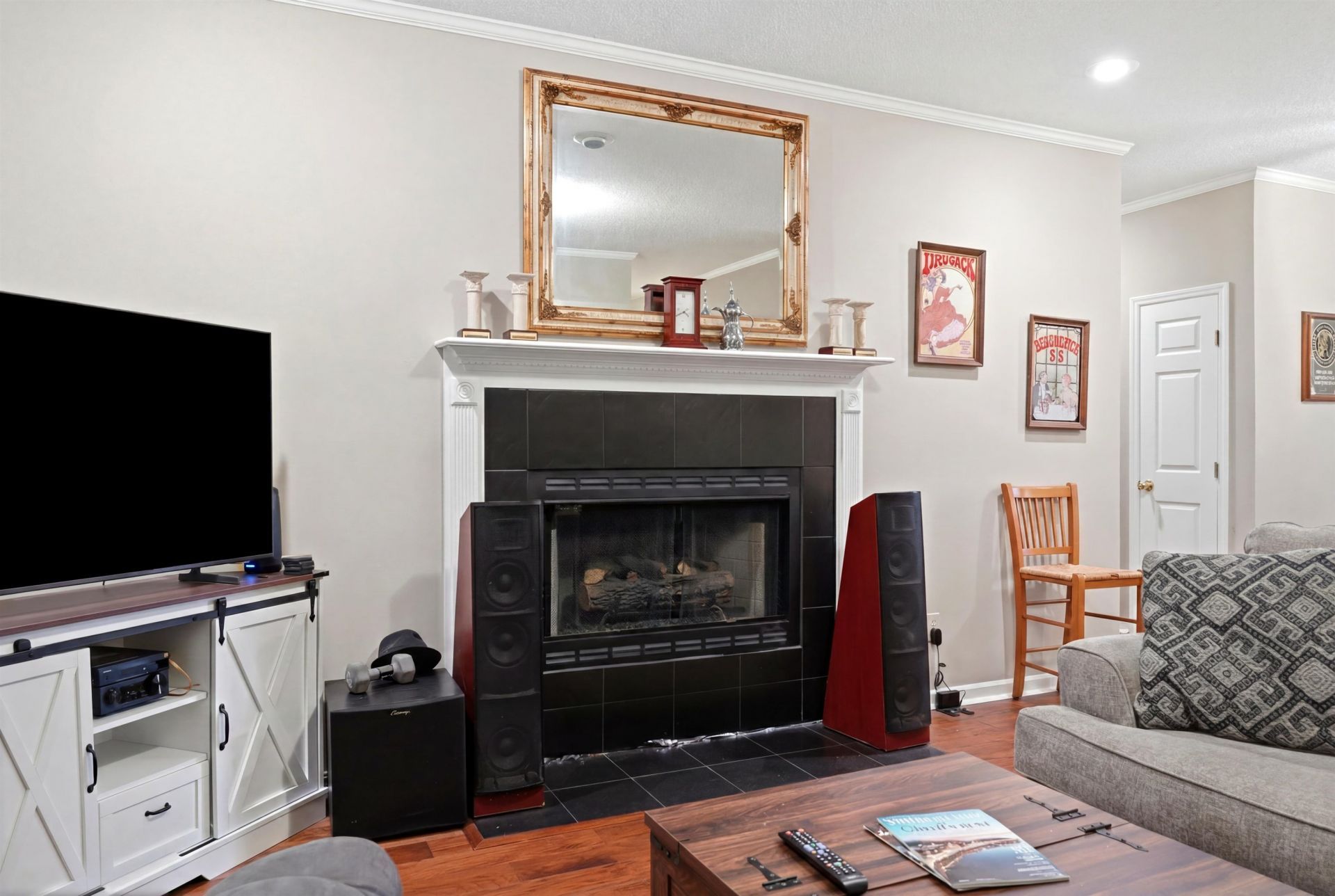 3092 Kings Ct. Photo 6