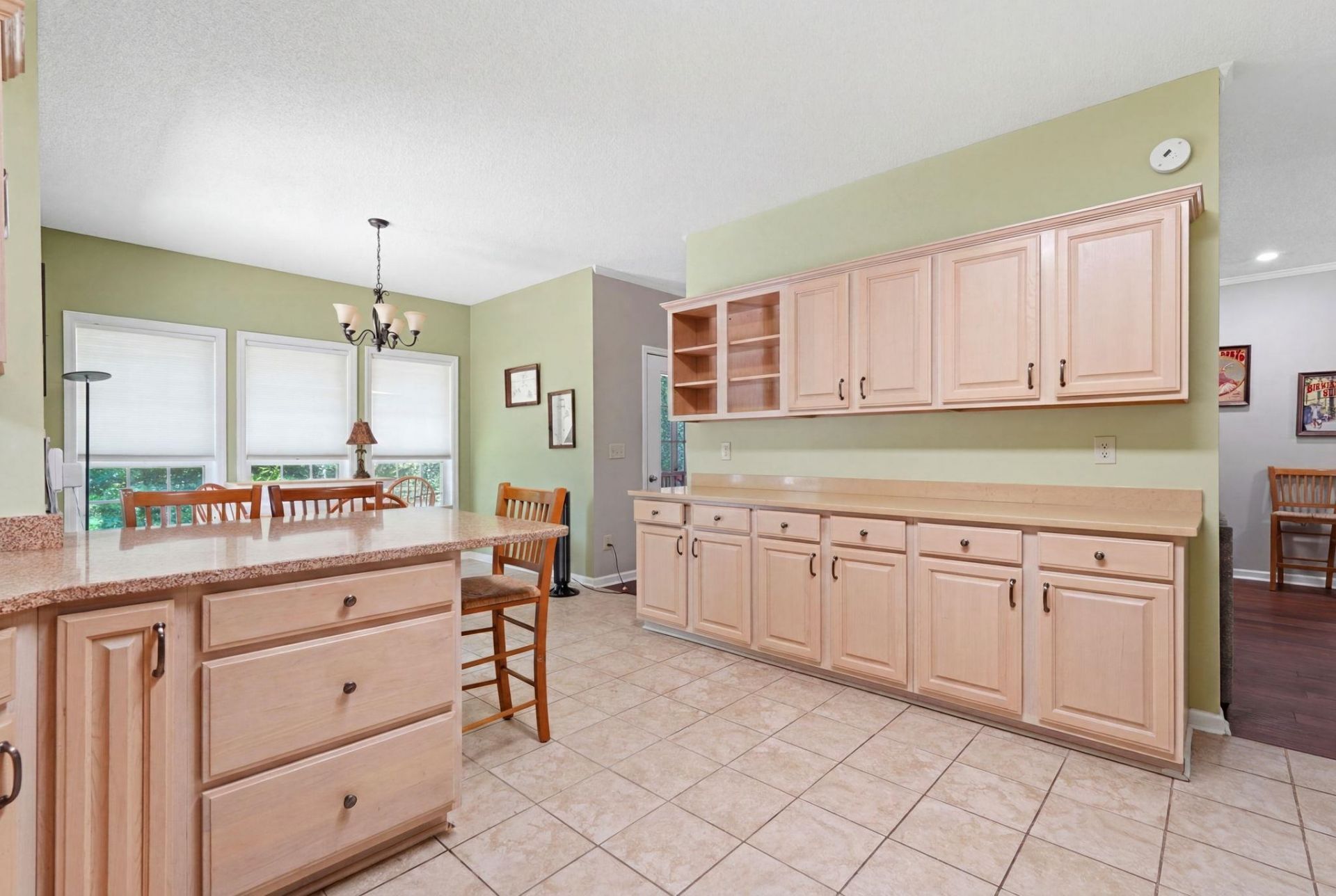 3092 Kings Ct. Photo 7