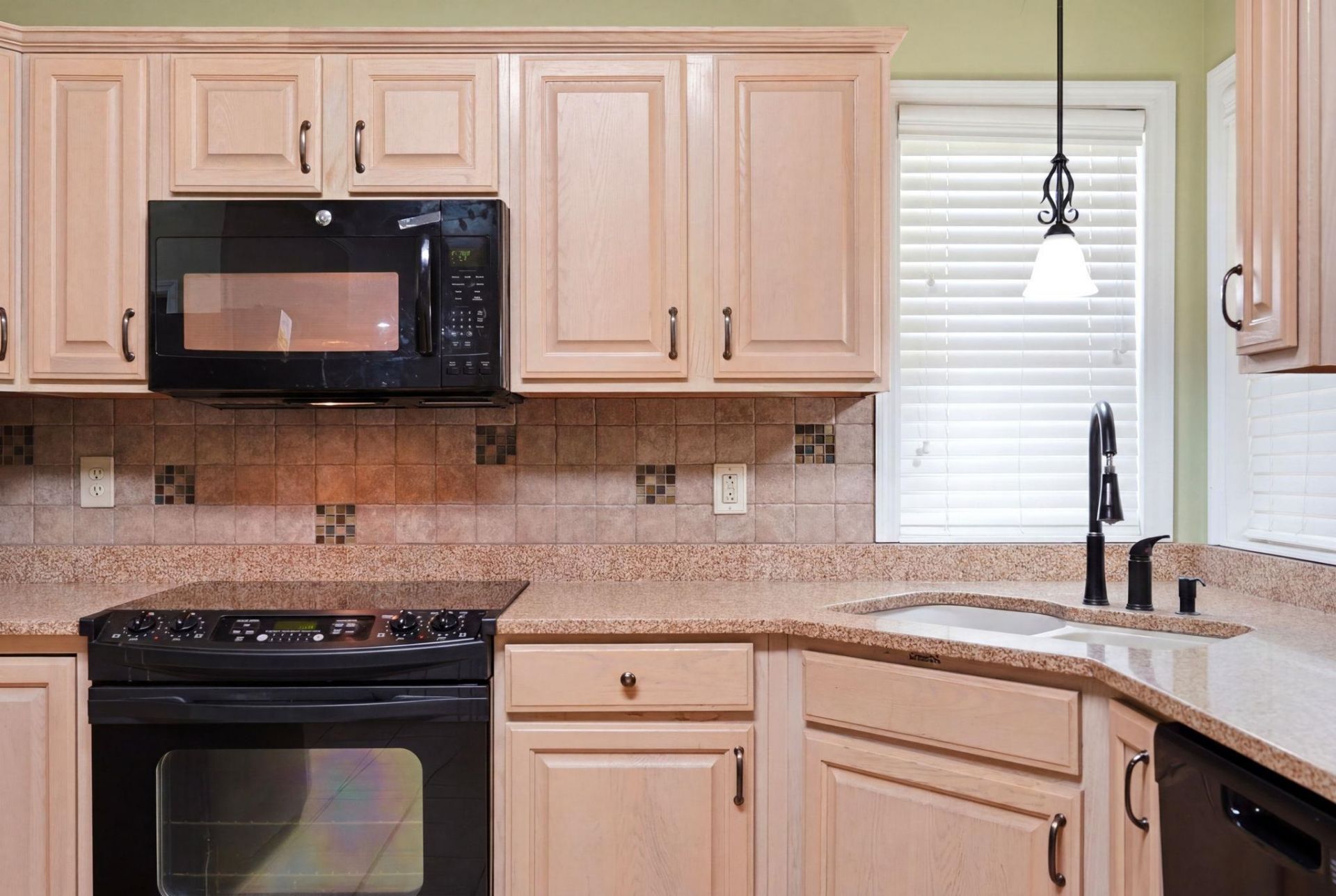 3092 Kings Ct. Photo 9