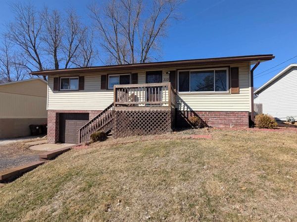 313 HAWTHORNE Circle, Creve Coeur, IL 61610