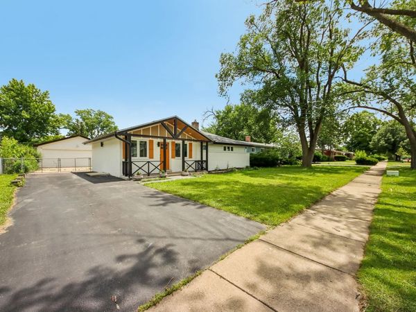 1425 N Wilke Road , Arlington Heights, IL 60004