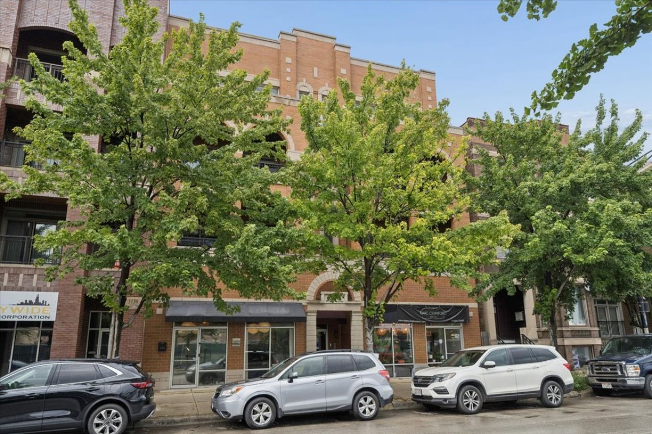 1130 W Diversey Parkway, Chicago, IL 60614