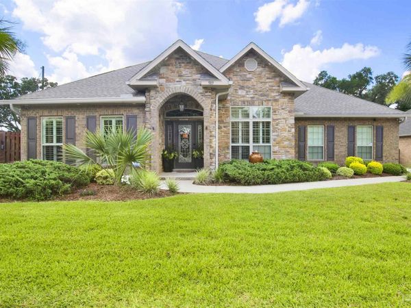989 Legacy Oaks Dr, Pensacola, FL 32514