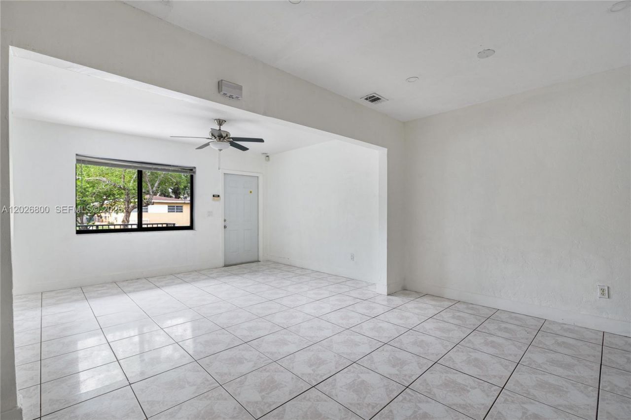 821 NW 36th Ave, Miami, FL 33125 Photo