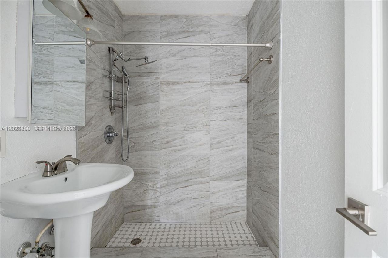 821 NW 36th Ave, Miami, FL 33125 Photo