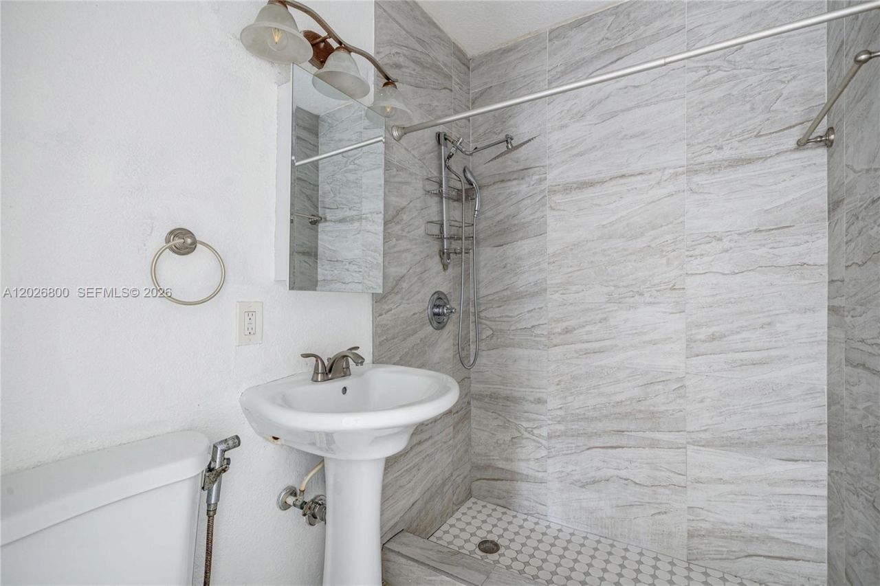 821 NW 36th Ave, Miami, FL 33125 Photo