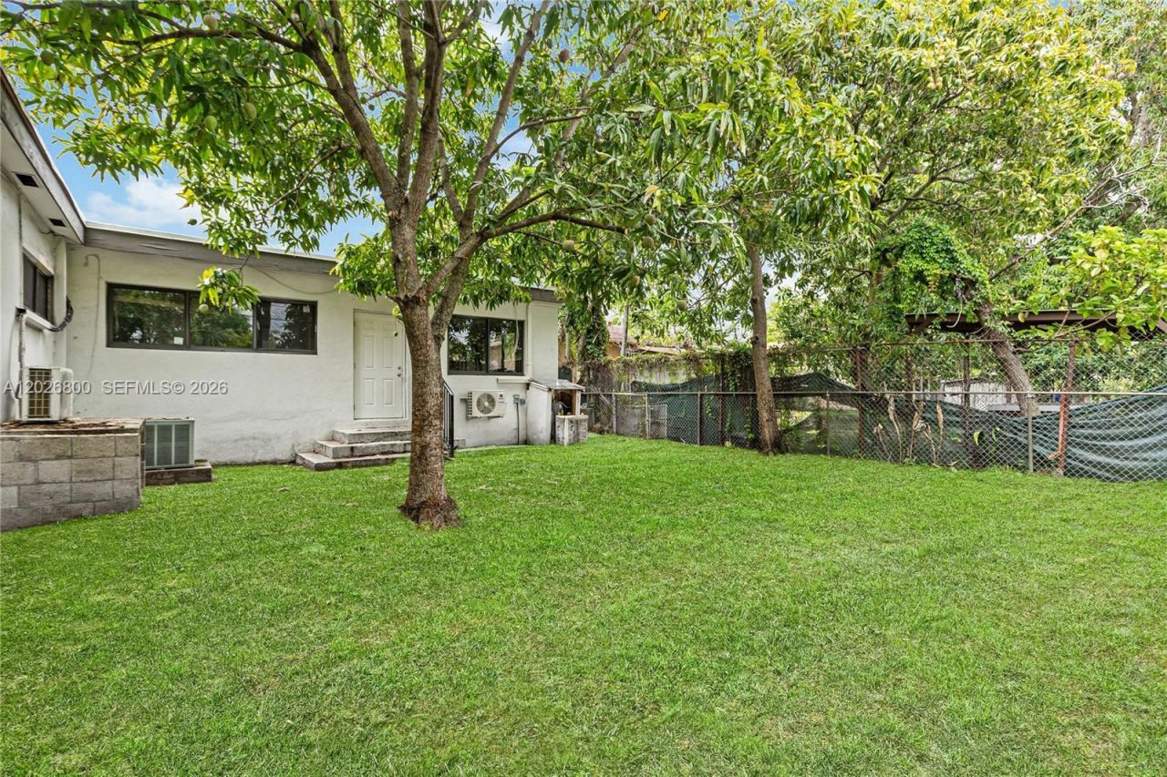 821 NW 36th Ave, Miami, FL 33125 Photo