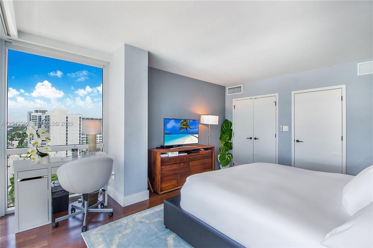 6801 Collins Ave, Unit 1101, Miami Beach, FL 33141 Photo