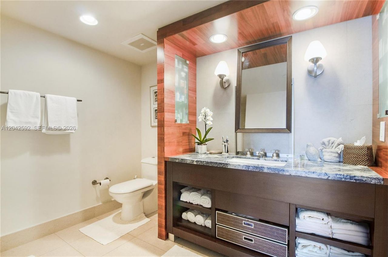 6801 Collins Ave, Unit 1101, Miami Beach, FL 33141 Photo