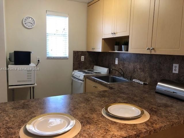 2385 NW 11th St , Unit A35, Miami, FL 33125 Photo