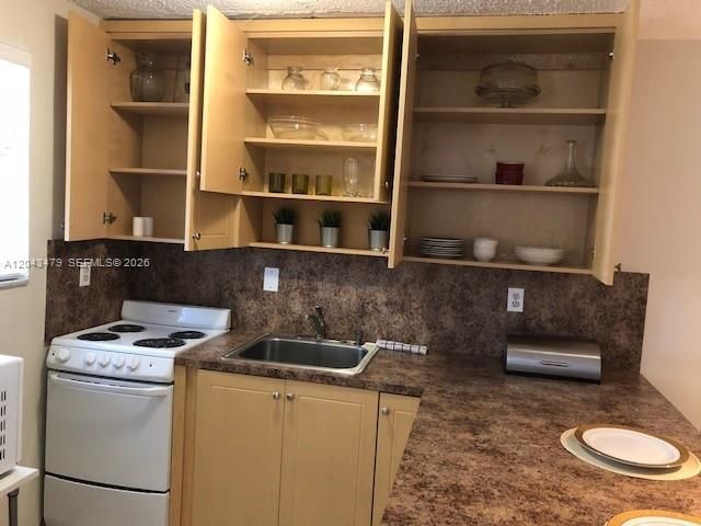2385 NW 11th St , Unit A35, Miami, FL 33125 Photo