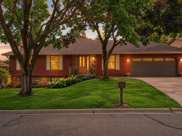 108 Knoll Circle E, Burnsville, MN 55337