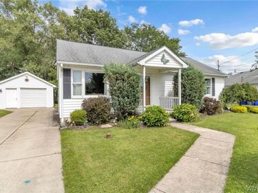 4437 Willow Lane, Hamburg, NY 14075