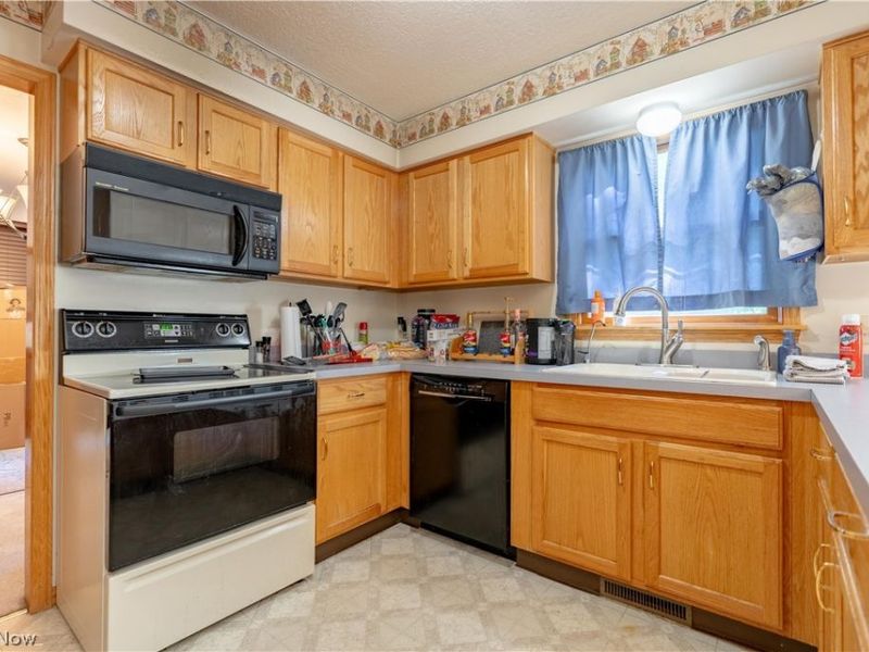 6246 Marelis Avenue NE, Canton, OH 44721 Photo 10