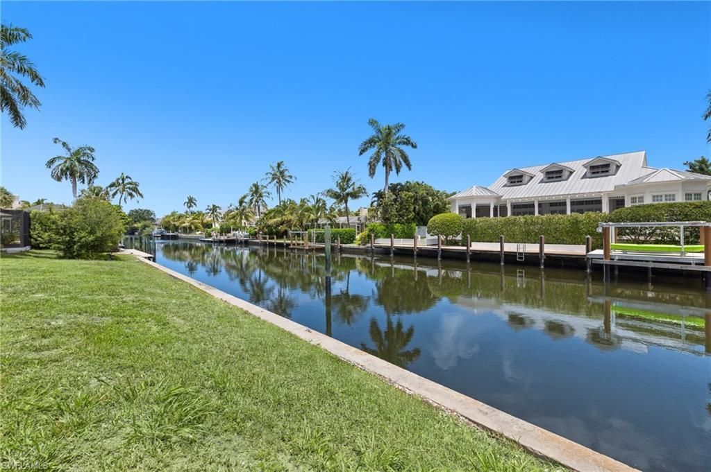 555 17th Ave S, Naples, FL 34102 Photo