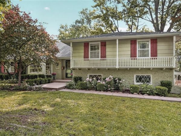 10345 Cherokee Lane, Leawood, KS 66206