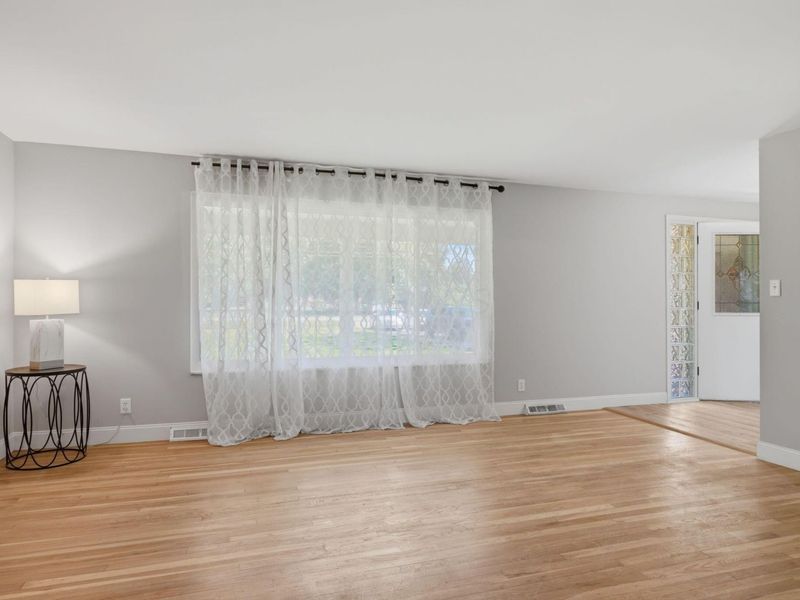 2547 Mccutcheon Road, Columbus, OH 43219 Photo 5
