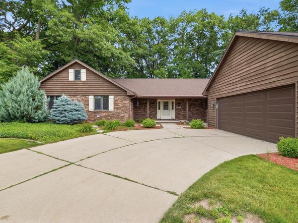 343 E Le Capitaine CIRCLE, Green Bay, WI 54302