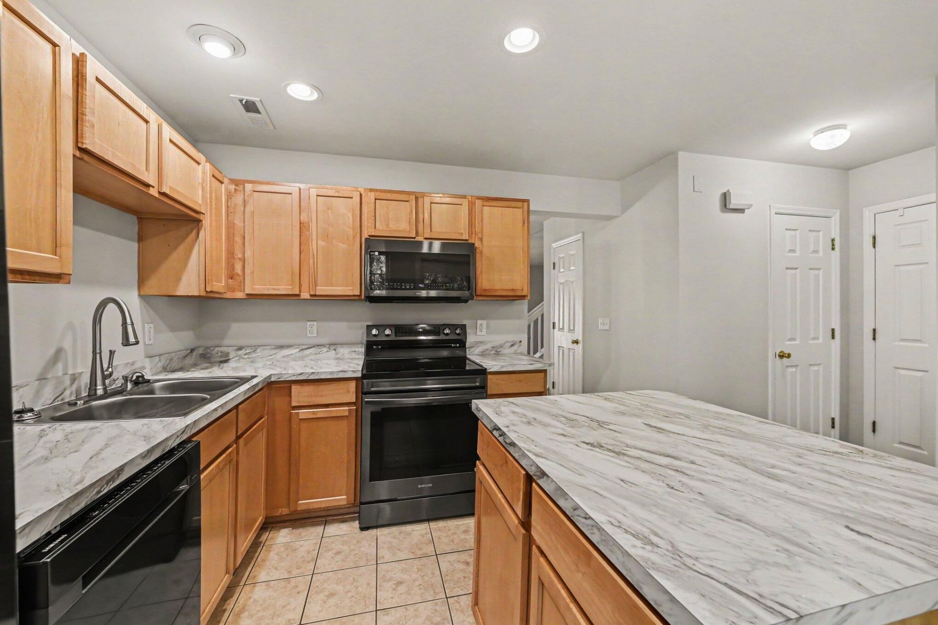 446 Doane Way Photo 7