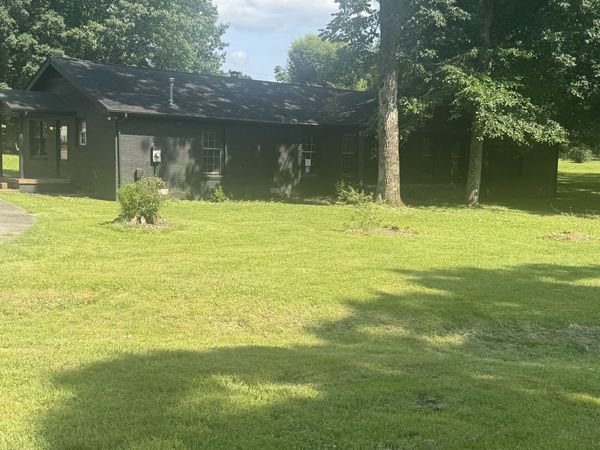 800 Ellington Dr , Lafayette, TN 37083