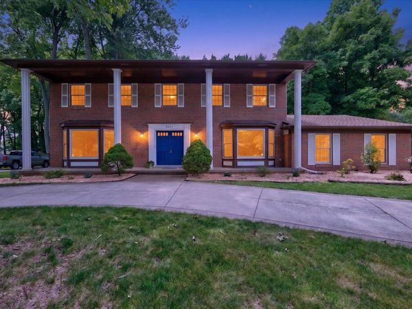 8441 Sarah Lane, Grosse Ile, MI 48138