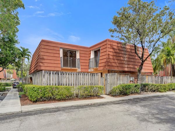 9951 NW 6th Court, Plantation, FL 33324