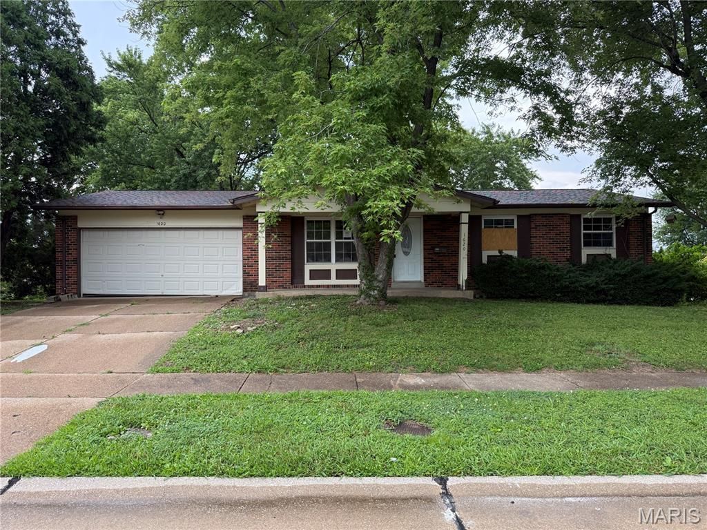 1620 Woodman Drive, Florissant, MO 63031 Main Photo