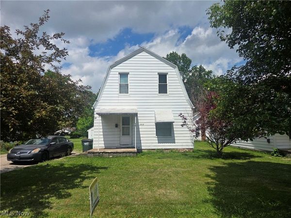 1725 E 290 Street E, Wickliffe, OH 44092