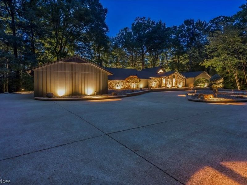 11860 Ridgecliff Circle, Strongsville, OH 44136 Photo 3